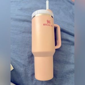 Brand NEW Stanley 40 oz. Quencher H2.0 FlowState Tumbler in pink.